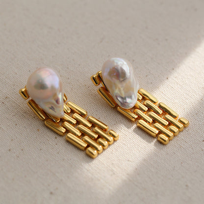 Wide chain Baroque pearl earrings for women, European and American retro fashion, shaped pearl earrings